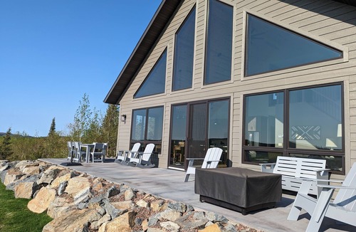 Silver Bay House | Lax Lake View Retreat