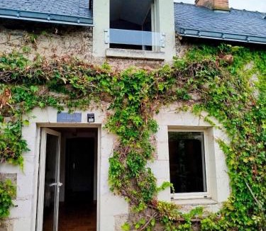 Les Garennes-sur-Loire Apartment | Layon cottage with shared pool
