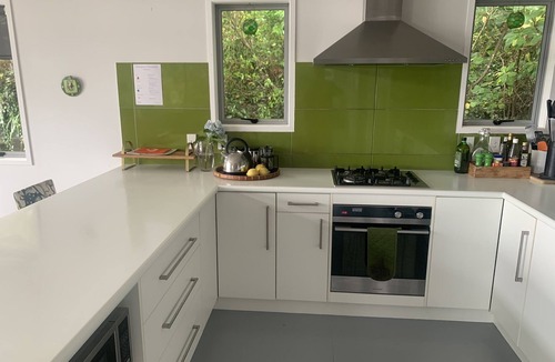 Tikitere House | Laze by the Lake