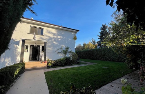 Collonge-Bellerive House | Lazing by the lake