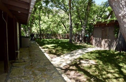 Hunt House | LAZY ACHERS - Beautiful Private Riverfront Getaway - Guadalupe River Hunt TX