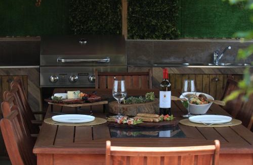 Lakes Entrance Apartment | Lazy Acre Log Cabins