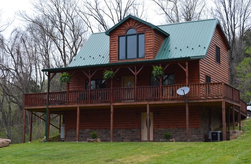 Luray Cabin | Lazy Bear Lodge VA :)