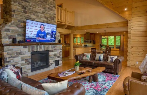 Cumberland Beach Cottage | Lazy Bear Orillia Waterfront Log Home