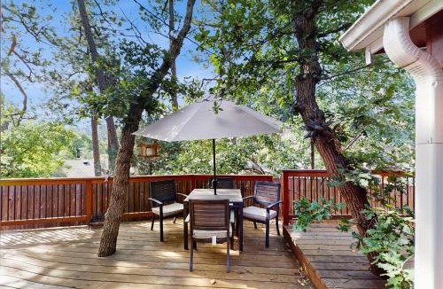 Broadmoor House | Lazy Bear Retreat