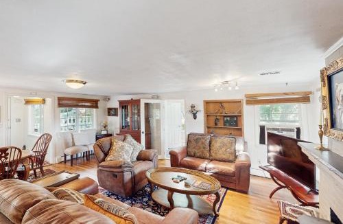 Broadmoor House | Lazy Bear Retreat