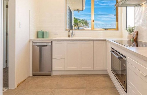 Pukehina Cottage | Lazy days beach front cottage