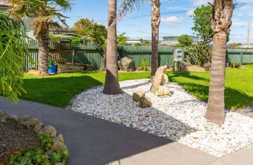 Pukehina Cottage | Lazy days beach front cottage