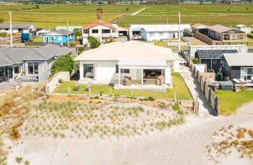 Pukehina Cottage | Lazy days beach front cottage