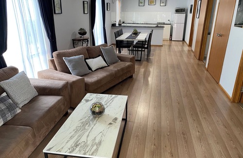 Victor Harbor Cottage | Lazy Days Cottage