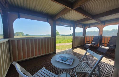 Alresford Resort | 'LAZY DAYS' self contained Tiny Home for adults only