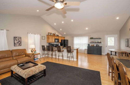 Williamstown House | Lazy Days – Waterfront for 12!