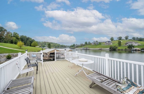 Williamstown House | Lazy Days – Waterfront for 12!