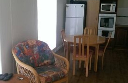 Peterborough Cottage | Lazy Dayz @ Peterborough