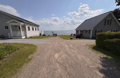 Malletts Bay House | Lazy Lake Days
