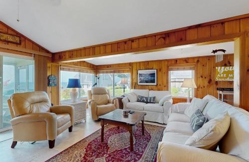 Malletts Bay House | Lazy Lake Days