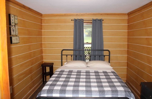 South Bloomingville Cabin | Lazy Lane Cabins - Shadow Wood Cottage