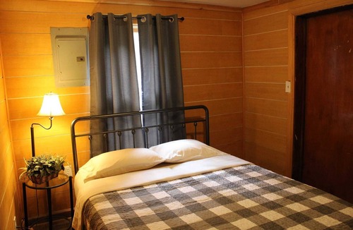 South Bloomingville Cabin | Lazy Lane Cabins - Shadow Wood Cottage