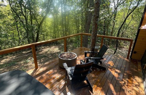 McArthur Cabin | Lazy Lane Cabins - Hickory Hollow