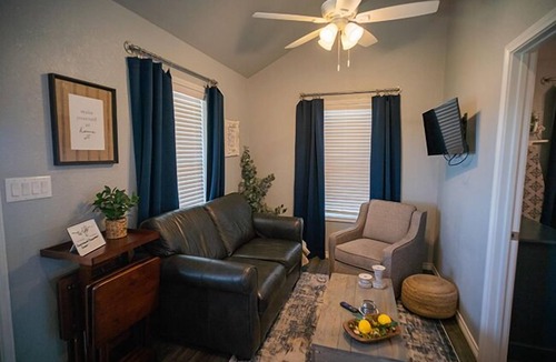 Victoria Cottage | Lazy Longhorn Lodge