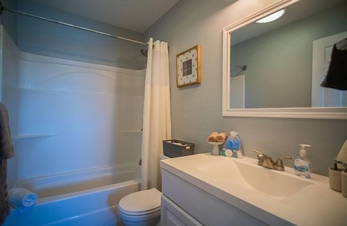 Victoria Cottage | Lazy Longhorn Lodge