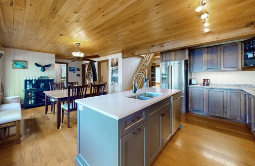 Severn House | Lazy Moose Trent Severn Waterways, 100% Canadian Owned