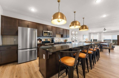 Kimberling City Condo | Lazy River! Hot Tub! Shuffleboard!