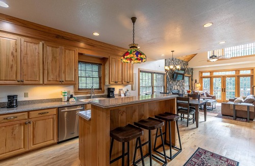 Crumpler House | Lazy River Lodge - Riverfront home with fire pit, hot tub!