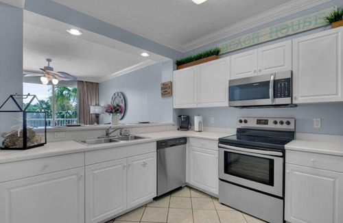 Fort Walton Beach Resort | Lazy River! On the beach! Views! Next to Boardwalk!