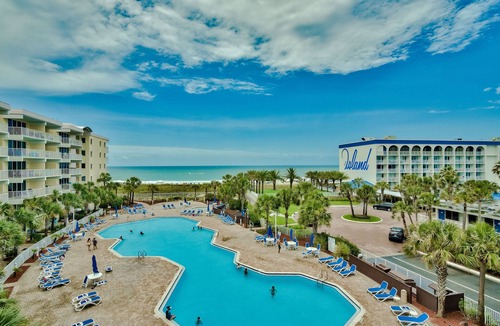 Fort Walton Beach Condo | Lazy River! On the beach with Straight on views. Next to the Boardwalk