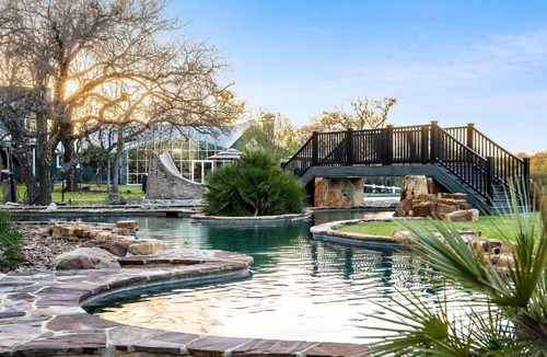 Boerne House | Lazy River Ranch - Events - Fire Pit - Hot Tub - Billiards