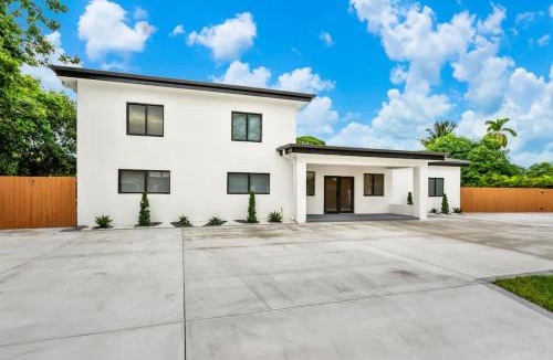 Golden Glades House | Lazy River Villa by Glam Homes