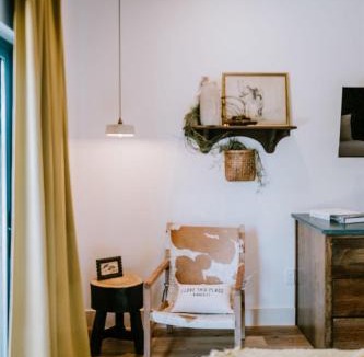 Wimberley Hotel | Lazy Spur Suite at Gaines Ranch on the Square