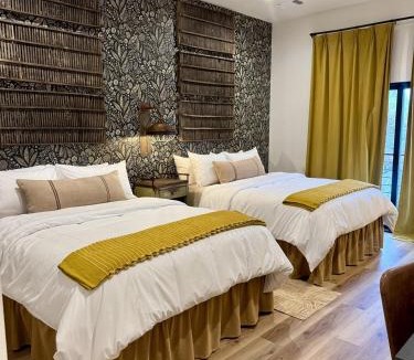Wimberley Hotel | Lazy Spur Suite at Gaines Ranch on the Square