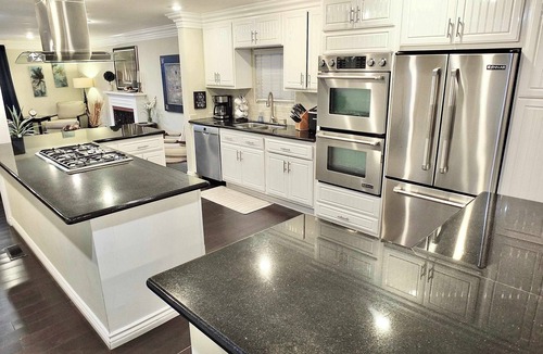 Peninsula Apartment | LB Peninsula Steps to Beach, close to World Cup