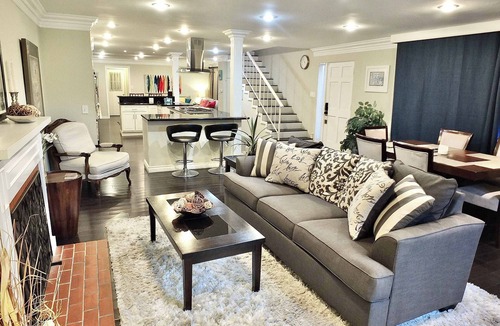 Peninsula Apartment | LB Peninsula Steps to Beach, close to World Cup