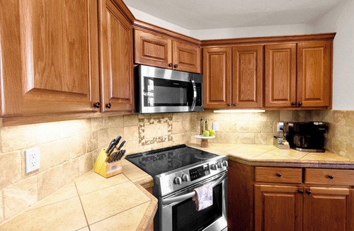 Kingsland House | LBJ Family Lake Escape - Dock, Hot Tub & Sleeps 13