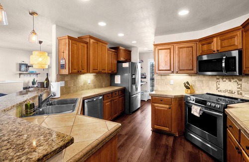 Kingsland House | LBJ Family Lake Escape - Dock, Hot Tub & Sleeps 13