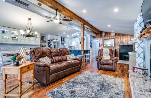Granite Shoals House | LBJ Lakefront-Private dock and great sunsets! Monthly rates now available.