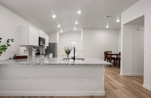 Lubbock House | LBK Comfort House - Mins to Everything - 3 BD 2 BA