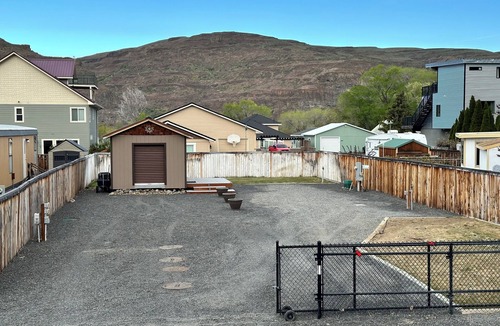 Sunland Estates RV Rental | LC Sunland South - RV Hookup