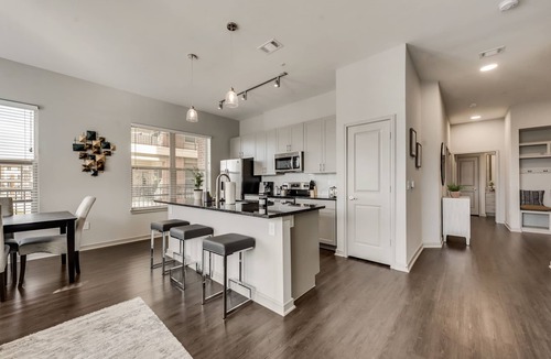 Las Colinas Apartment | LC058-3 – World Cup Stay - 16 min to AT&T - Sleeps 6 - Public Transit