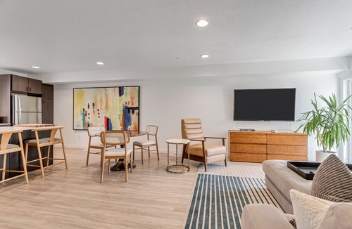 Downtown Salt Lake City House | LCF- Downtown Salt Lake City Townhome - King + Queen + Sofa - 2.5 Baths - Garage
