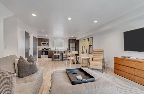Downtown Salt Lake City House | LCF- Downtown Salt Lake City Townhome - King + Queen + Sofa - 2.5 Baths - Garage