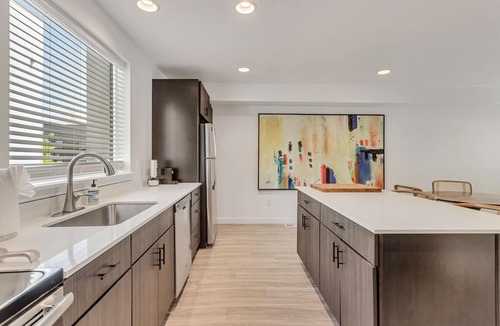 Downtown Salt Lake City House | LCF- Downtown Salt Lake City Townhome - King + Queen + Sofa - 2.5 Baths - Garage