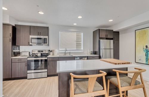 Downtown Salt Lake City House | LCF- Downtown Salt Lake City Townhome - King + Queen + Sofa - 2.5 Baths - Garage