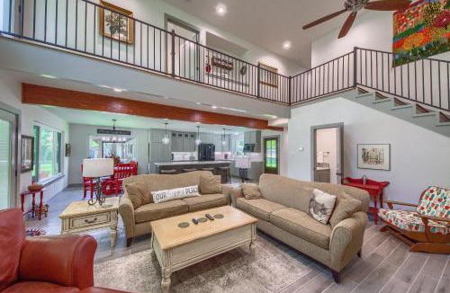 New Braunfels House | LD 727 Down River Haus