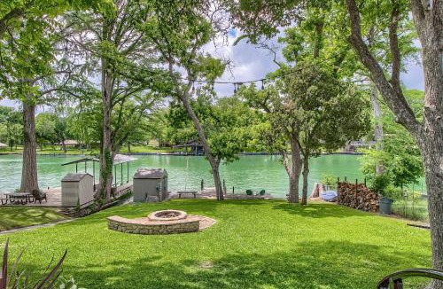 New Braunfels House | LD 727 Down River Haus