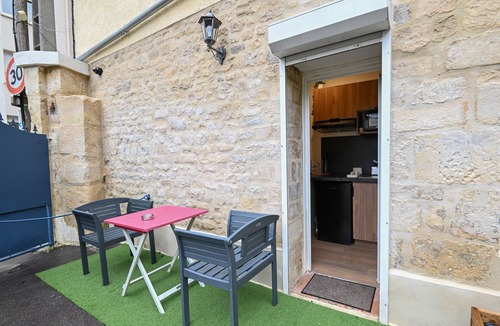 Le Bas Vaucelles Apartment | Le 1 du Clos Fleuri - Studio avec extérieur privatif