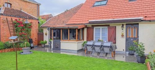 Lusigny-sur-Barse House | Le 10 de coeur